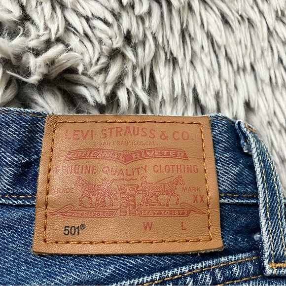 Levi’s 24/30– 501 Premium- Classic Blue Denim Jeans Button Fly - Picture 10 of 13